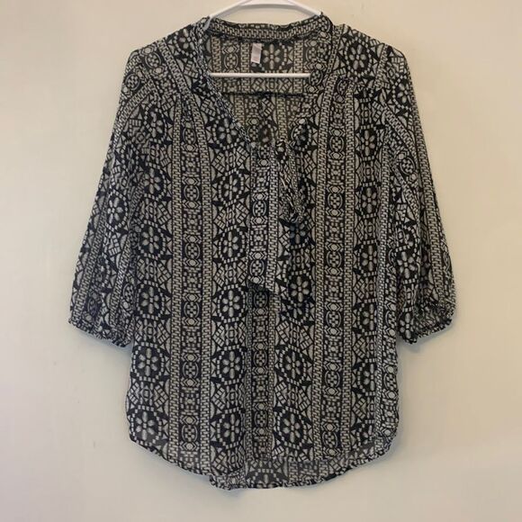 xhilaration black and white patterned sheer blouse Size S Length 24” Bust 19” - Picture 1 of 6